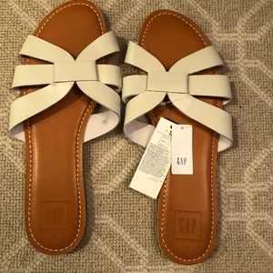 Gap NWT leather slip on sandals - size 9